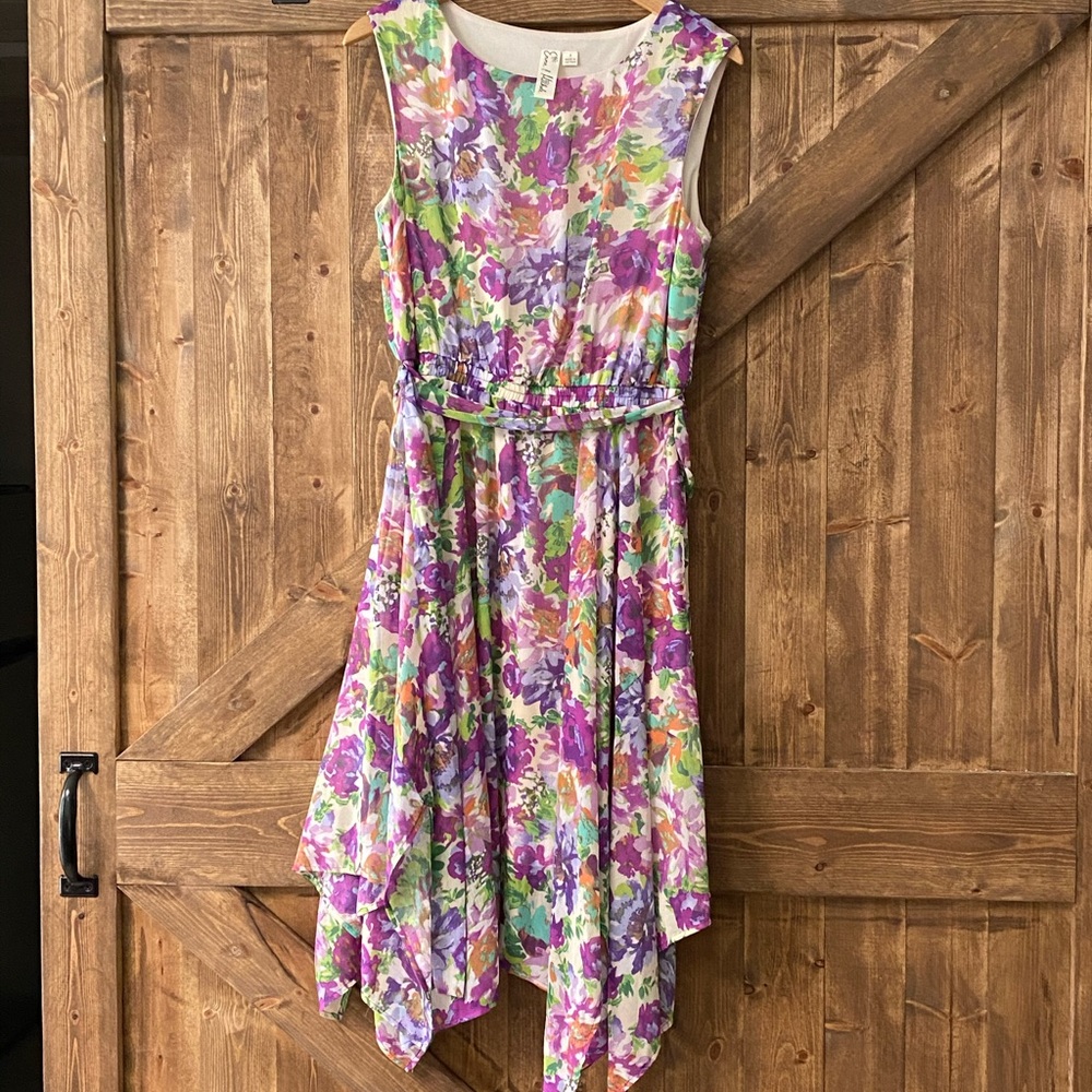 Floral, size 8 dress, tying option around waist